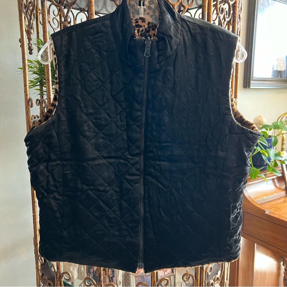 Jenni Max Reversible Quilted Leopard Vest - Picture 3 of 6